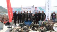 Muğla’nın Bodrum ilçesinde yapılan deniz dibi temizliğinde dalgıçlar tarafından çıkartılan toplam 400 kilogram çöp, bu kadarına da “PES” dedirtti. Bodrum Belediyesi Temizlik İşleri Müdürlüğü tarafından “Denize en çok mavi yakışır” sloganıyla her hafta farklı bir koyda deniz dibi temizliği yapılıyor. […]