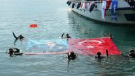 Bağımsızlık meşalesinin yakıldığı günün 102. yıl dönümünde Sarıyer sahilinden temsili Bandırma Vapuru kalktı, Atatürk’ün İstanbul’dan Samsun’a hareketinin başlangıç noktası olan Galata Rıhtımı ziyaret edildi. Dalgıçlar ise, Ulu Önder’in gençlere armağan ettiği bayramı denizde Türk Bayrağı açarak kutladı. Gazi Mustafa Kemal […]