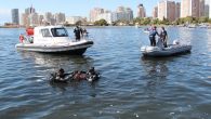 İzmir’de balıkçı barınağında deniz temizliği yapan dalgıçların karaya çıkardığı çöpler herkesi şoke etti. Denizden çıkarılan çöpler arasında otomobil lastiği, mangal ızgarası ve paspas gibi eşyalar yer aldı. İzmir’de çeşitli su ürünü kooperatiflerinin faaliyet gösterdiği Mavişehir Balıkçı Barınağı’nda farkındalık oluşturmak amacıyla […]