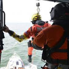 A U.S. Coast Guard MH-60T helo rescued crewmembers on the