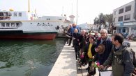 4 Nisan 1953 günü Akdeniz’de katıldığı çok uluslu NATO tatbikatından dönerken Çanakkale Boğazı çıkışındaki Nara Burnu’nda İsveç bayraklı yük gemisi Naboland ile çarpışarak batan TCG Dumlupınar denizaltısı için Hamit Naci Mavi Vatan Vakfı Heybeliada’da bir anma töreni gerçekleştirdi. Türk denizaltıcılık […]