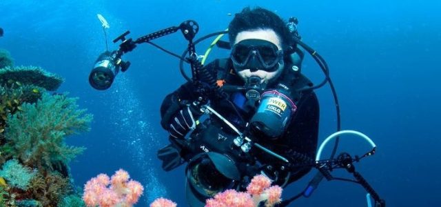 Sualtı Fotoğrafı çekmenin olmazsa olmazı balıkadamın yüzerliğini kontrol etmesidir dersem yanlış olmaz. Öyle ki yüzerliğini kontrol edemeyen balıkadam fotoğrafçılığın bütün kurallarını, çekim tekniklerini sular seller gibi ezberlemiş olsa gene de uygulama imkanı bulamaz… Sualtı fotoğrafı çekmek için sualtına indirilen makina […]