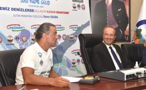 Deniz kirliliğine dikkat çekilmesi amacıyla sporcu Emre Seven’in 18-22 Eylül