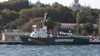 Uluslararası çevre örgütü Greenpeace’in buzkıran gemisi Arctic Sunrise, müsilaj başta olmak üzere Marmara Denizi’ndeki kirliliği yerinde gözlemlemek ve farkındalık oluşturmak için İstanbul’a geldi. Arctic Sunrise gemisinde İtalya, İspanya, Hollanda, Güney Kore, Tayvan, Güney Afrika, Yunanistan, Türkiye, Hindistan ve Bulgaristan’dan toplam […]