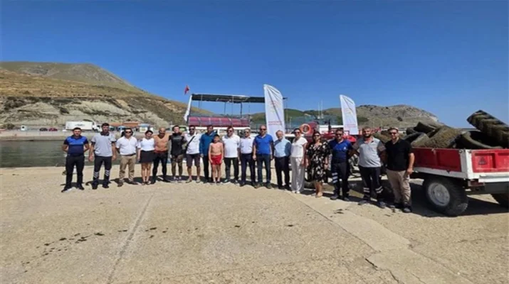 Gökçeada Liman Başkanlığı koordinasyonunda ve Gökçeada Belediyesinin destekleriyle deniz dibi