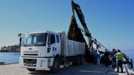 Kuşadası Körfezi’nden yaklaşık 40 metre uzunluğunda ve 5 ton ağırlığında hayalet ağ çıkartıldı. Uzun yıllar boyunca balıkçı tekneleri tarafından denize bırakılan ağları geri dönüştürmek üzere Kuşadası Belediyesi teslim aldı. Kuşadası Kaymakamlığı, Kuşadası Belediyesi, Tarım ve Orman İlçe Müdürlüğü ve Sahil […]