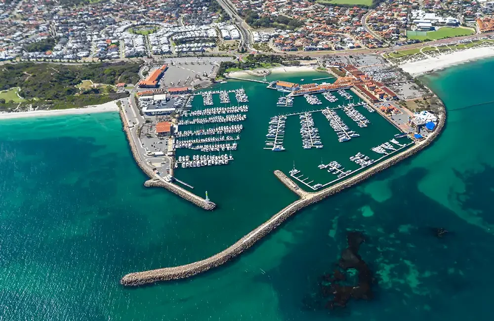Perth dive operator fined after leaving divers behind A Western Australian dive operator has been fined after leaving
