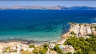 Dreaming of being in exotic places? Windsurfing in Bahia de Pollenca, Mallorca off Spain. Source: sailingscuttlebutt
