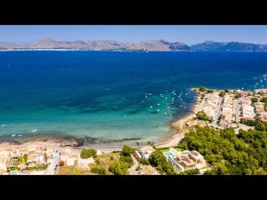 Dreaming of being in exotic places? Windsurfing in Bahia de