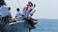 Yelken sporunda kadınlara fırsat eşitliği yaratmak amacıyla, tekne üzerinde kadın-erkek eşit sayıda sporcuyla gerçekleştirilmesi hedeflenen “Fifty Fifty Sailing Cup” yelken yarışı İstanbul’da start aldı. Yarışın ilk gününde, Moda Deniz Kulübü önünden start alan 29 tekne, 18 millik parkurda mücadele etti. […]