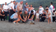 Muğla’da tedavileri tamamlanan deniz kaplumbağalarının yanı sıra İztuzu kumsalına ilk kez yumurta bırakan yaklaşık 70 yaşındaki yeşil deniz kaplumbağası Selcen Sultan’a güneş enerjisi ile çalışan uydu takip cihazı takılarak denize gönderildi. Pamukkale Üniversitesi Deniz Kaplumbağası Araştırma, Kurtarma ve Rehabilitasyon Merkezi […]