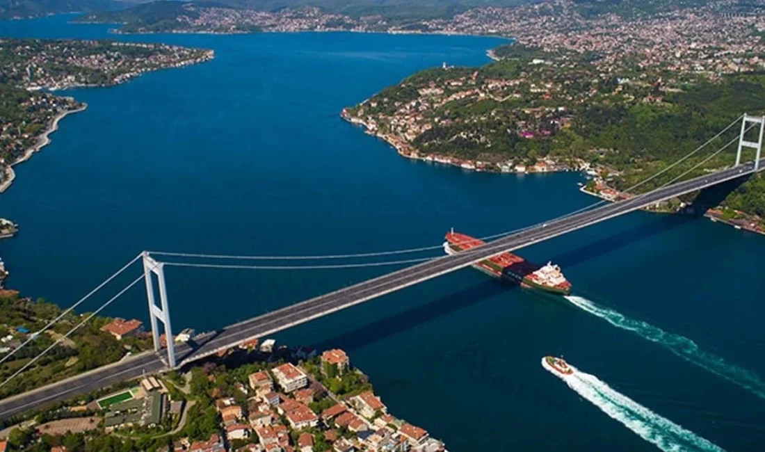 İstanbul Boğazı’nda arızalanan tankerin demir atıp bir ağı koparmasıyla gözler