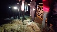 İzmir’de hortum ve dolu yağışı yaşandı. Çeşme’de hortum nedeniyle ağaçların devrildiği, araçların savrulduğu ve evlerin çatılarının uçtuğu görülürken hortumun en çok Alaçatı Port bölgesini etkilediği öğrenildi. Öte yandan yaralanan vatandaşların sayısının 16’ya yükseldiği aktarıldı. “EN ÇOK ZARAR ALAÇATI PORT’TA OLUŞTU” […]