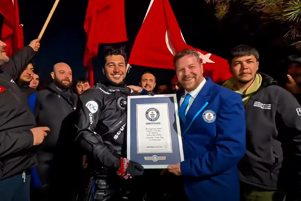 Turkish scuba instructor Mazlum Kibar has set a new Guinness