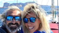 Yazılımcı Emre Erduran ve tercüman Arzu Özen dünya seyahati yapmak için denize açılan çiftler arasına katıldı. Mercan yelkenlisine koronavirüs nedeniyle bol su ve gıda stokladıktan sonra Göcek’ten yola çıkan denizciler, Atlas Okyanusu’na açıldı. Okyanus geçişini başarıyla tamamlayan Mercan teknesi, Karayip […]