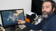 Mersin sahillerinde geçen aylarda özellikle kapalı küçük koy ve körfezlerde risk oluşturmaya başlayan ve daha çok diplerde görülen müsilaj, artık hem kent merkezinde hem de yüzeyde ortaya çıktı. Prof. Dr. Deniz Ayas, “Müsilajı, kent merkezinde sahilde tespit ettik” dedi. Mersin […]