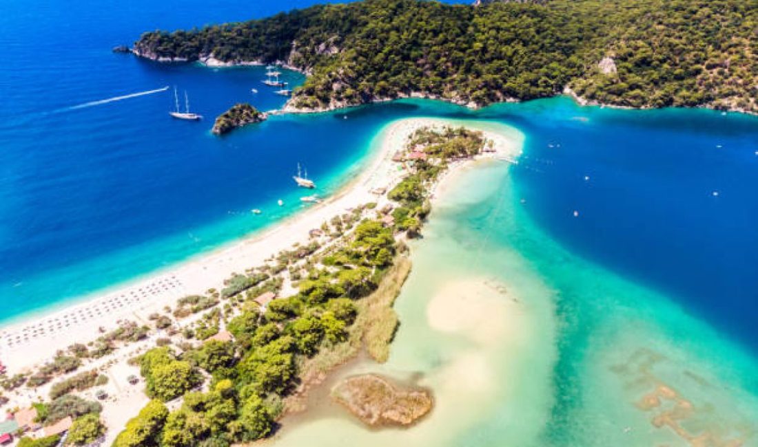 Ölüdeniz Plajı’nın 2026 tarifesine tepkiler artıyor Ölüdeniz Kumburnu Plajı için 2026 yılına ait giriş ücretleri netleşti.