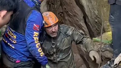 Thai cave rescue veterans join operation to reach seven trapped in flooded Laos cave Rescuers are racing to reach seven villagers trapped inside a