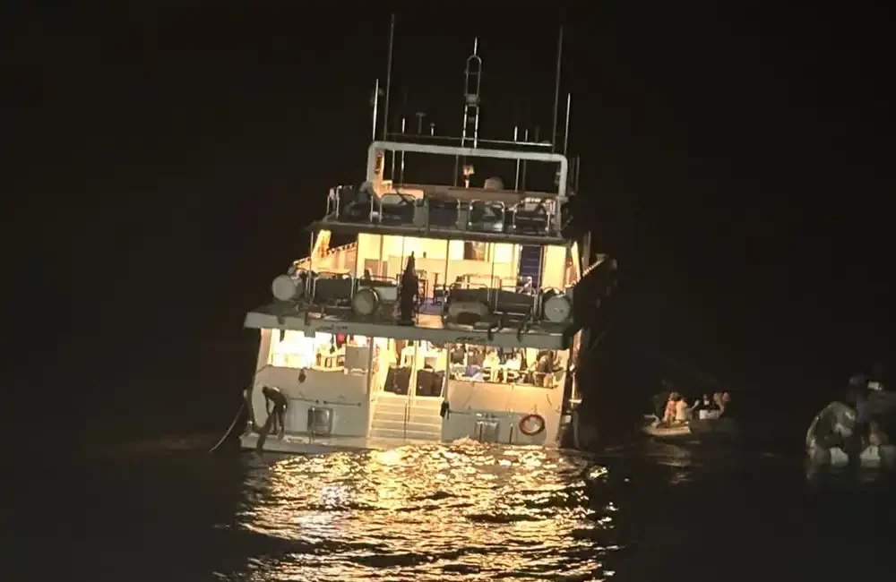 Egyptian Liveaboard Royal Evolution grounded at Abu Dabbab Update Monday 27 October 3pm – Royal Evolution has been