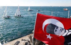 Yat sınıfında yarışanlarla Pirat sınıfına gönül veren yelkencileri karşı karşıya