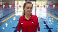 Paralimpik Yüzme Dünya Serileri’nde milli sporcular Sümeyye Boyacı ve Sevilay Öztürk, 50 metre sırtüstü ve 200 metre serbest stil finallerinde birlikte mücadele ederek kürsüye de birlikte çıktı. Bedensel Engelliler Spor Federasyonundan yapılan açıklamaya göre Sümeyye Boyacı, kadınlar 50 metre sırtüstünde […]