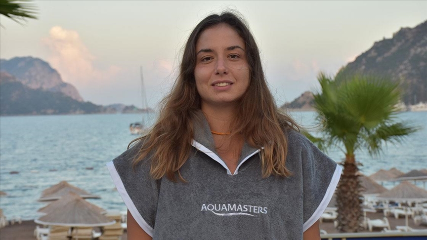 Ultra maraton yüzücüsü Bengisu Avcı, Yeni Zelanda’daki Cook Boğazı’nı çıkarak