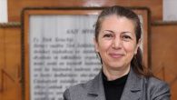 Türk bilim insanı Prof. Dr. Burcu Özsoy, Antarktika’da ay yıldızlı bayrağı dalgalandıran araştırma ekibinin liderliğini üstlenerek yürüttüğü çalışmalarla hem Türkiye hem de kadınların gururu oluyor. Türkiye’nin Ulusal Kutup Seferleri’nin başında yer alan Özsoy, zorlu iklim şartları altındaki çalışmaları ve başarısıyla […]