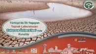 Sağlığı ve Sürdürülebilir Yönetim İçin Bir Adım Daha Çukurova Üniversitesinde Atıldı   Yaşayan laboratuvar kavramı, yeni bir sorunu çözme mekanizması olarak; toprakla ilgili sorunları tanımlama, planlama, uygulama, denetleme ve sorumluluk alarak yeniden planlama aşamalarını içermektedir. Bu süreç, deniz feneri oluşturarak […]