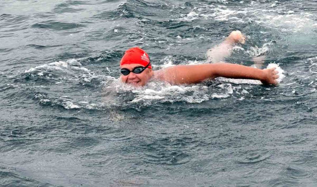 SPORA VE BAŞARIYA ENGEL YOK Açık deniz yüzücülüğünün güçlü temsilcisi