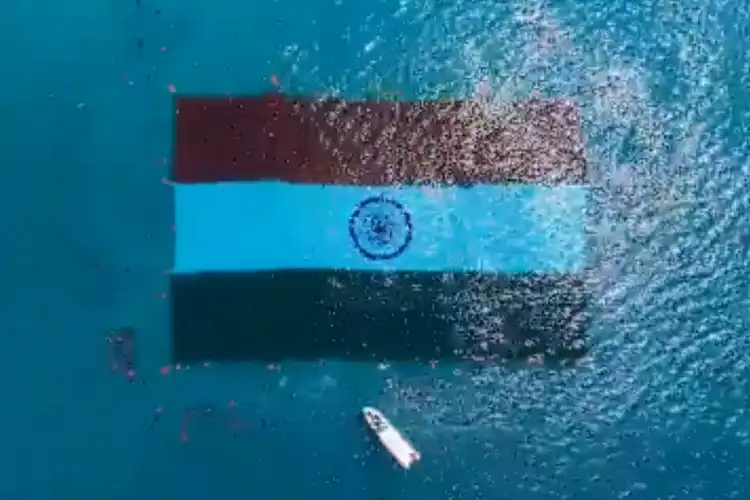 More than 200 scuba divers unfurled India’s national flag underwater