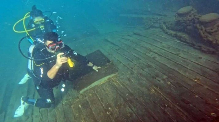 Bitlis’in Tatvan ilçesi açıklarında, Van Gölü’nün yaklaşık 10 metre derinliğinde