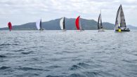 Marmaris Uluslararası Yat Kulübü (MIYC) tarafından Marmaris Körfezi’nde gerçekleştirilen ve iki gün süren yarışlara Türkiye ve Rusya’dan 9 yat ile 90 yelkenci katıldı. Yarış komitesini taşıyan teknenin denize açılarak yarış parkurunu belirleyen dubaları yerleştirmesinin ardından yelkenli yatlar, bağlı bulundukları Netsel […]