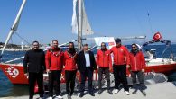 “Gelecek İçin Yelken Açıyoruz” sloganıyla yaşanan iklim değişikliğine dikkat çekmek için Artvin’in Hopa ilçesinden yola çıkan ve Hatay’a kadar gitmeyi planlayan yelkenli ekip, Çeşme’de mola verdi. Çiğli Belediye Başkanı Utku Gümrükçü’nün de bulunduğu yelkenli, Çeşme sahilinde karşılandı. Yelken eğitmeni Murat […]