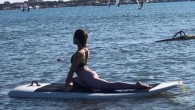 Çeşme’de yoga eğitmenleri Görkem Şahin ve Meral Meriç, ABD’de revaçta olan yer çekimsiz yoga ile sörf tahtasında yoga eğitimi veriyor. Eğitmenler, Pazar günleri Alaçatı’daki sörf okulunda denizin üzerindeki tahtalarda denge kurdurup yoga deneyimi yaşatıyor. Yoga eğitmenliği yapan Görkem Şahin ve […]